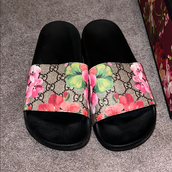 Gucci Women's Floral Slide Sandals - Black and Pink - Picture 2 of 11